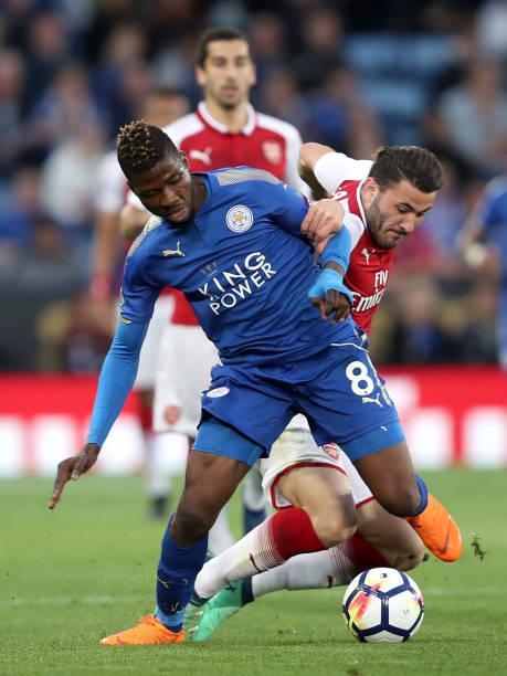 他们首先由 他们首先由